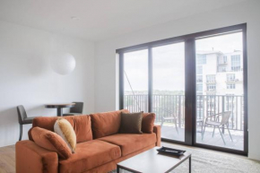 Flexhome East Side 1BR NO13 with Balcony, Pool, Gym
